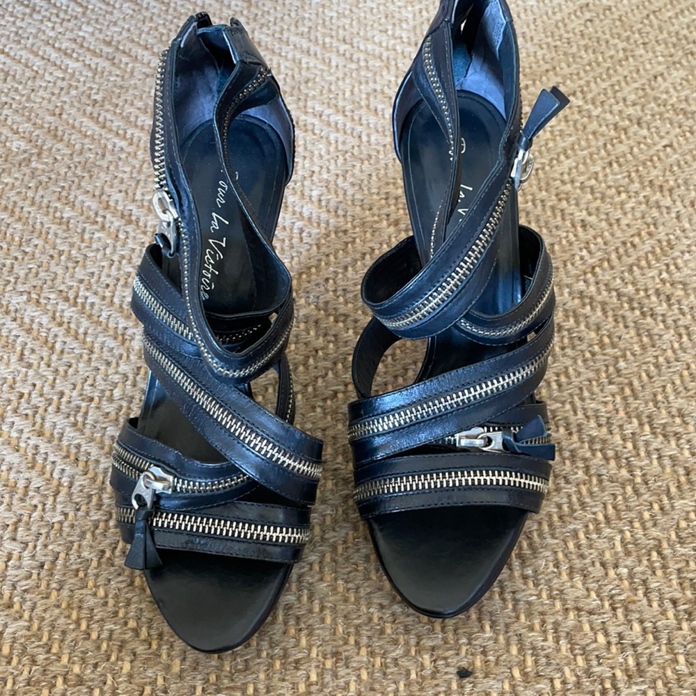 Leather zipper heels